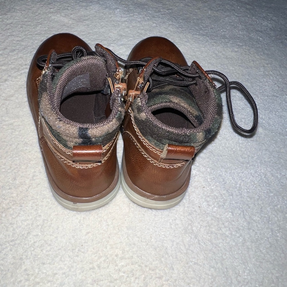 Shoes - Picture 3 of 4